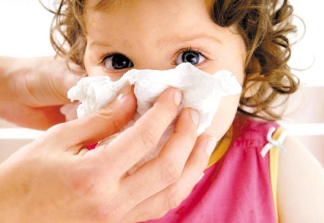 儿童嘴角突然长了一堆小水泡,5岁男童嘴角一圈泡