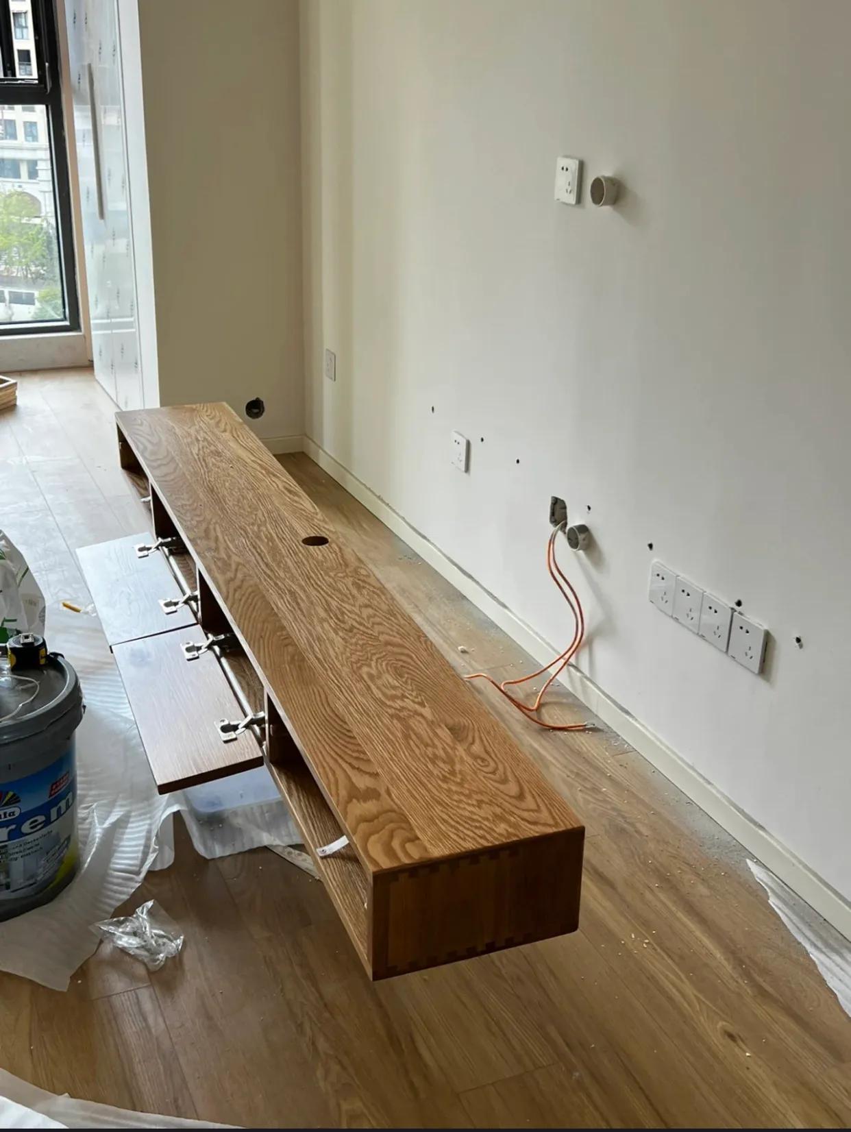 悬空电视柜和放地上的哪个更实用,地面电视柜和悬空电视柜