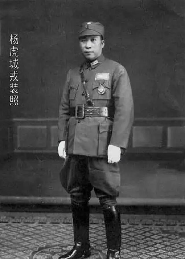 郝克勇：*底卧**国民*党***队军**多年，是唯一与毛*东泽**单线联系的超级特工