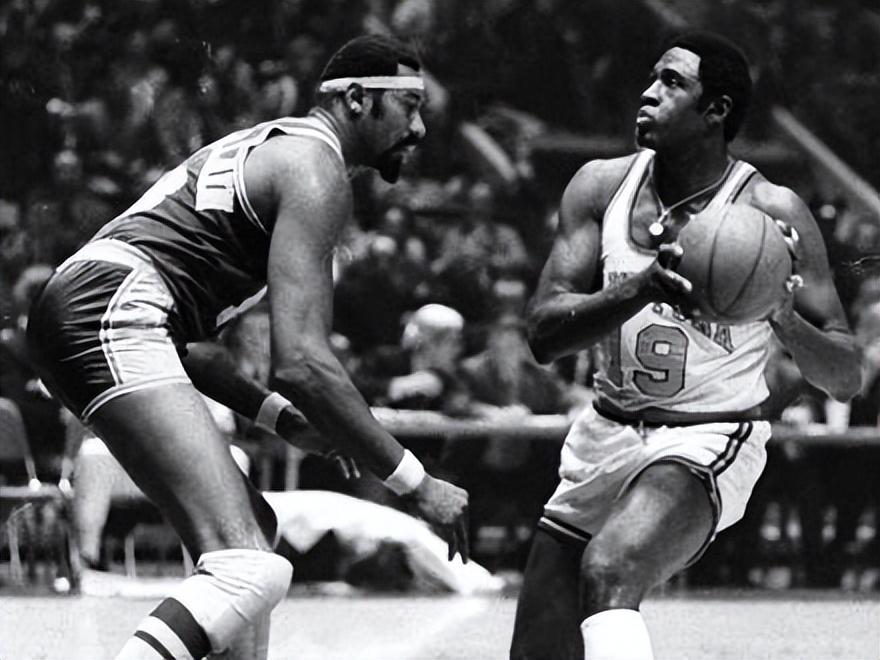 哪些球星单赛季同时拿到MVP、FMVP、最佳阵容一阵和最佳一防？