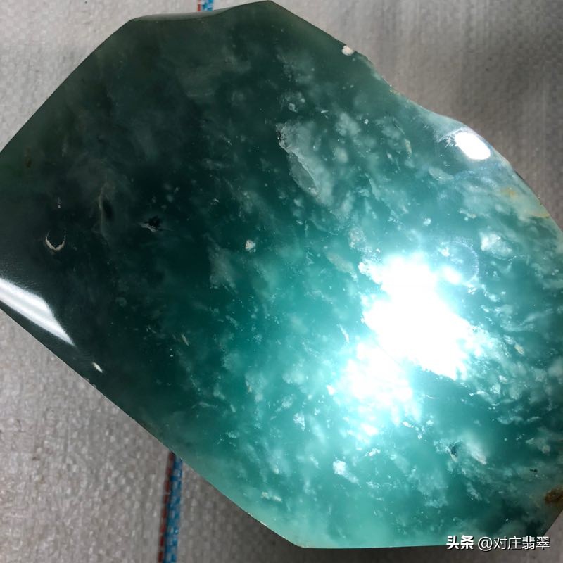 几百买翡翠靠谱吗,自己买翡翠靠谱吗