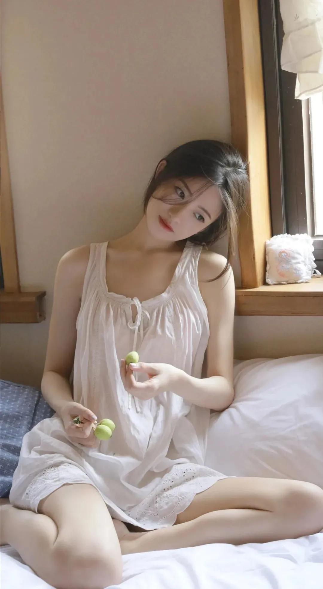 姹紫嫣红霞笼雾，佳酿温馨浅浅歌