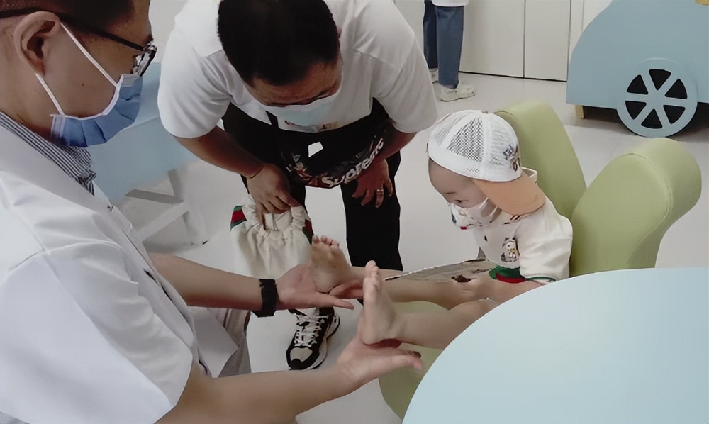 北京儿童医院足踝外科李浩医生,河南省儿童医院骨科李浩