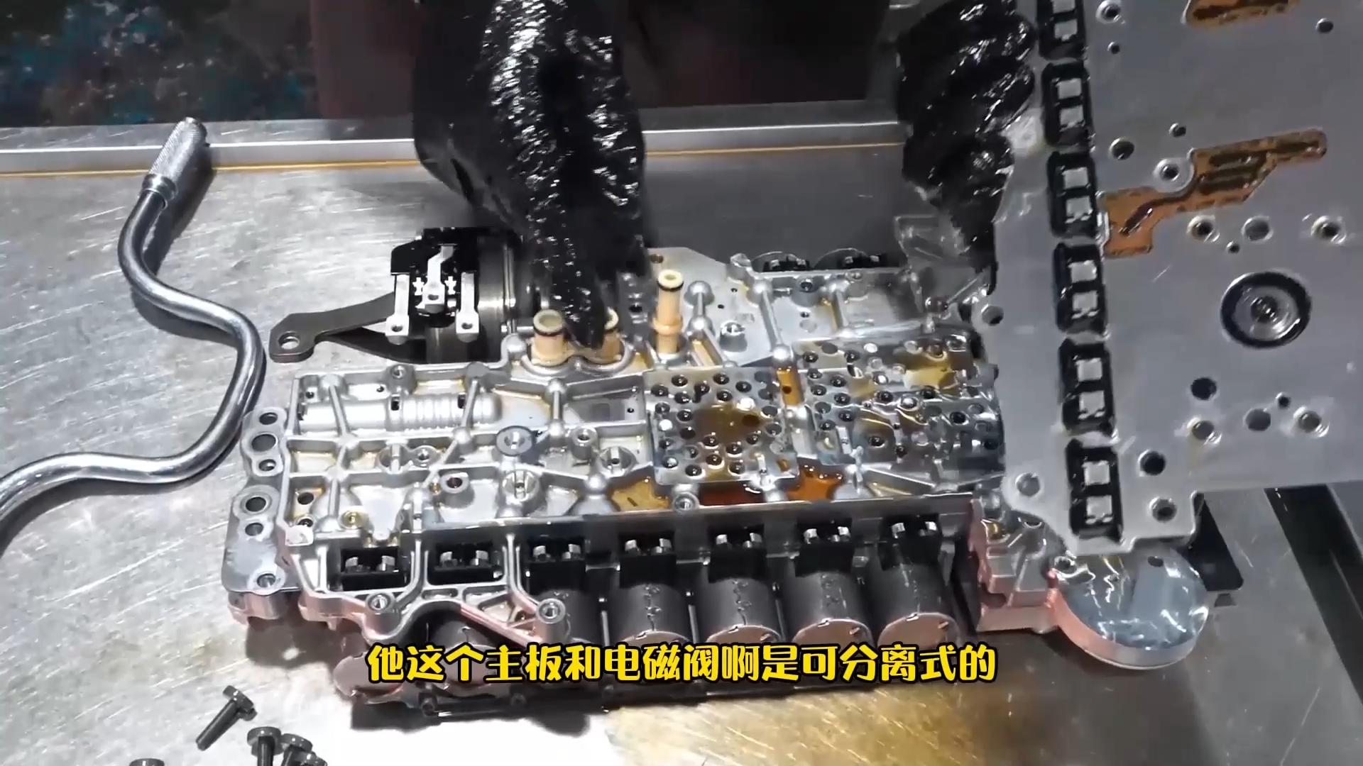 奔驰glc260的变速箱电脑板多少钱,奔驰glc260l的变速箱是什么牌子