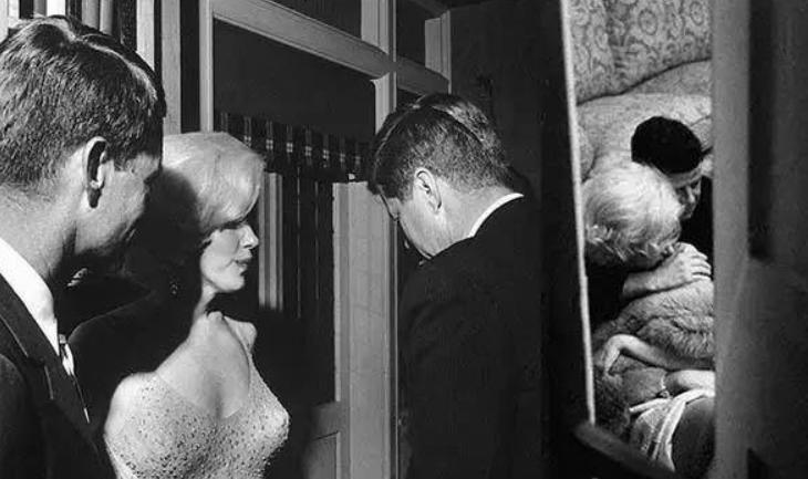 肯尼迪生日宴上梦露穿着,玛丽莲梦露在肯尼迪生日宴会上