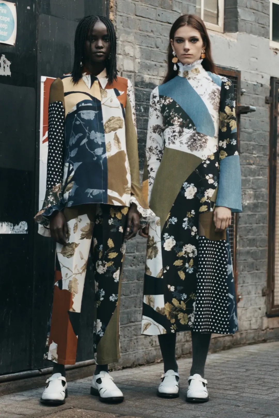 早秋高级感粉黑套装,高级感配色穿搭法则淡紫色外套