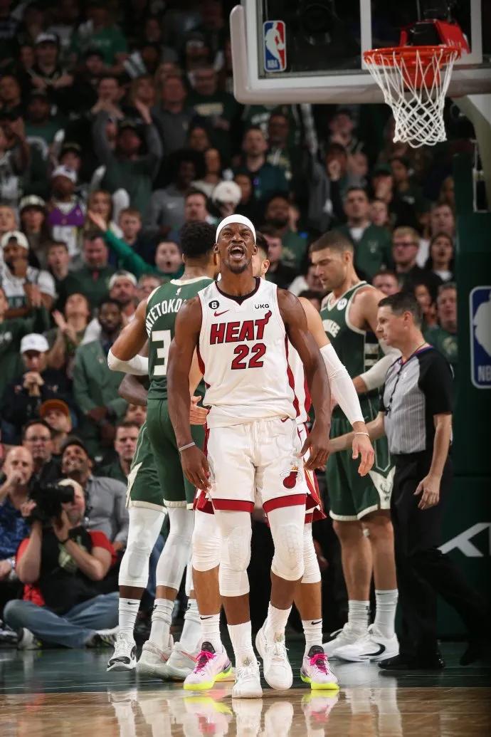 科比卡隆巴特勒绝杀黄蜂,科比伦纳德和乔丹巴特勒