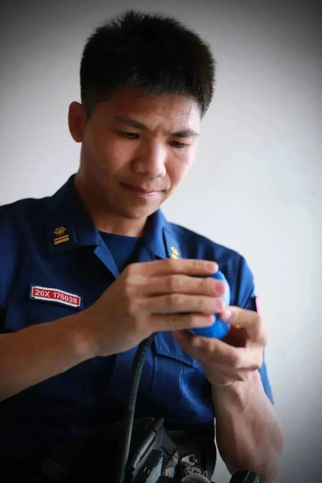 榜样|装备器材的“妙手神医”——黄俊菘