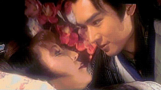 明明“徐娘半老”，却非要“尬演少女”，这4位女明星脸不红吗？