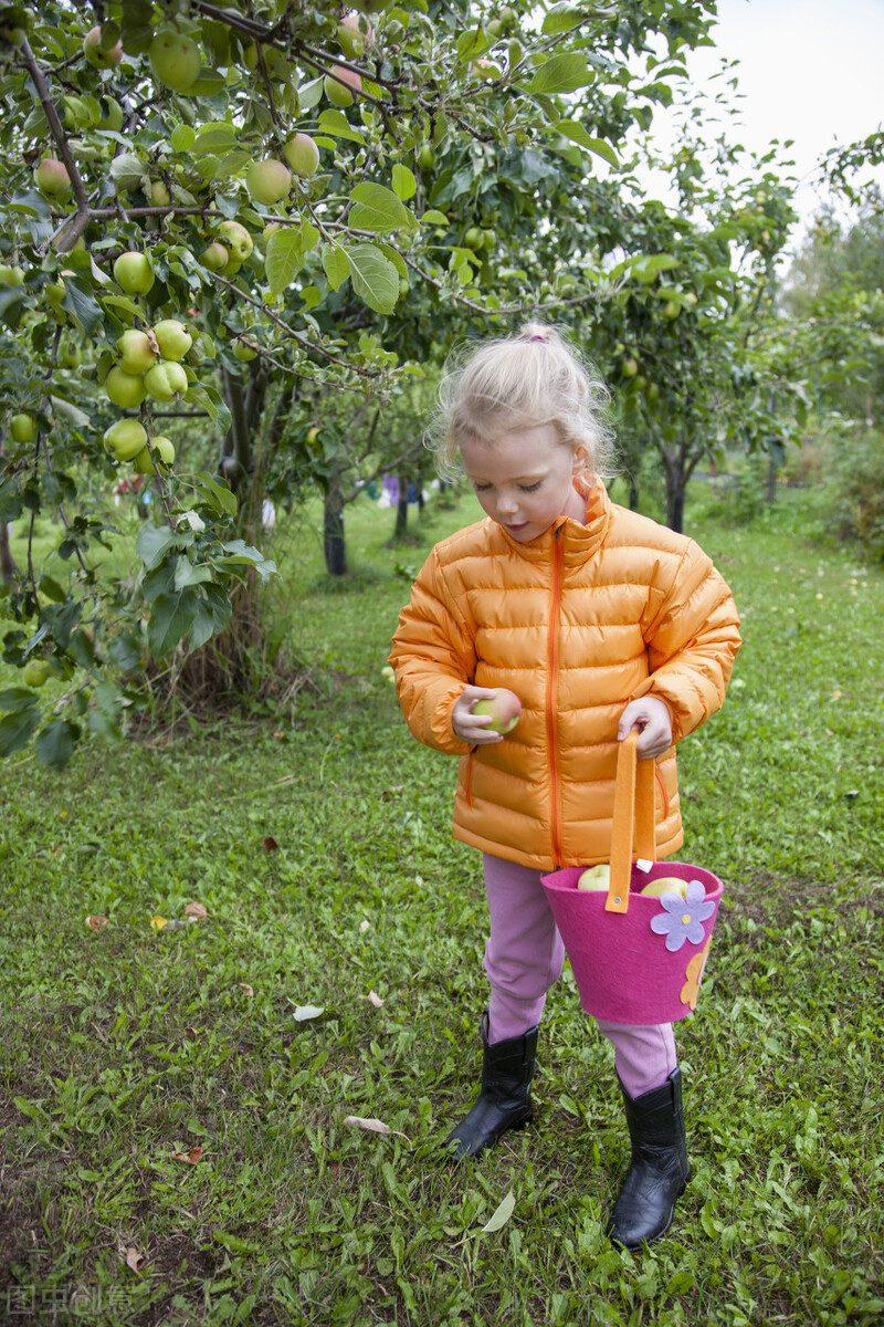 闺女上学谈恋爱怎么办,养女在家里没地位27岁不敢谈恋爱