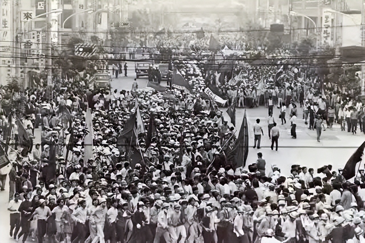 “赤军女皇”重信房子出狱：放下屠刀，就能立地成佛？