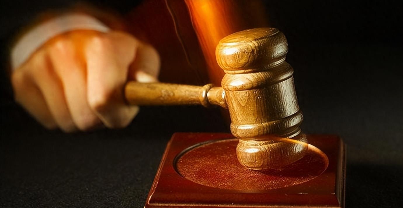 喝醉的四川女子被男子强奸，公开上演“动作大片”