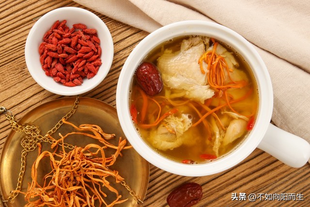 带着价值800元特产走亲戚，亲戚嫌少，63岁大妈:以后再也不来了