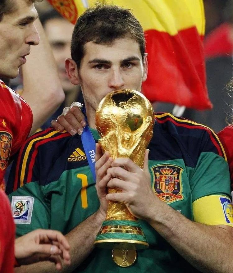 卡西利亚斯皇马最后一次扑救,皇马门将纳瓦斯和卡西