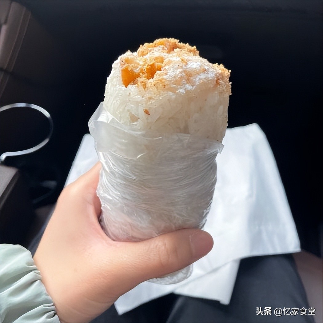 山西小伙来武汉，在路边点了一份早餐：原谅我没见过世面，吃不下