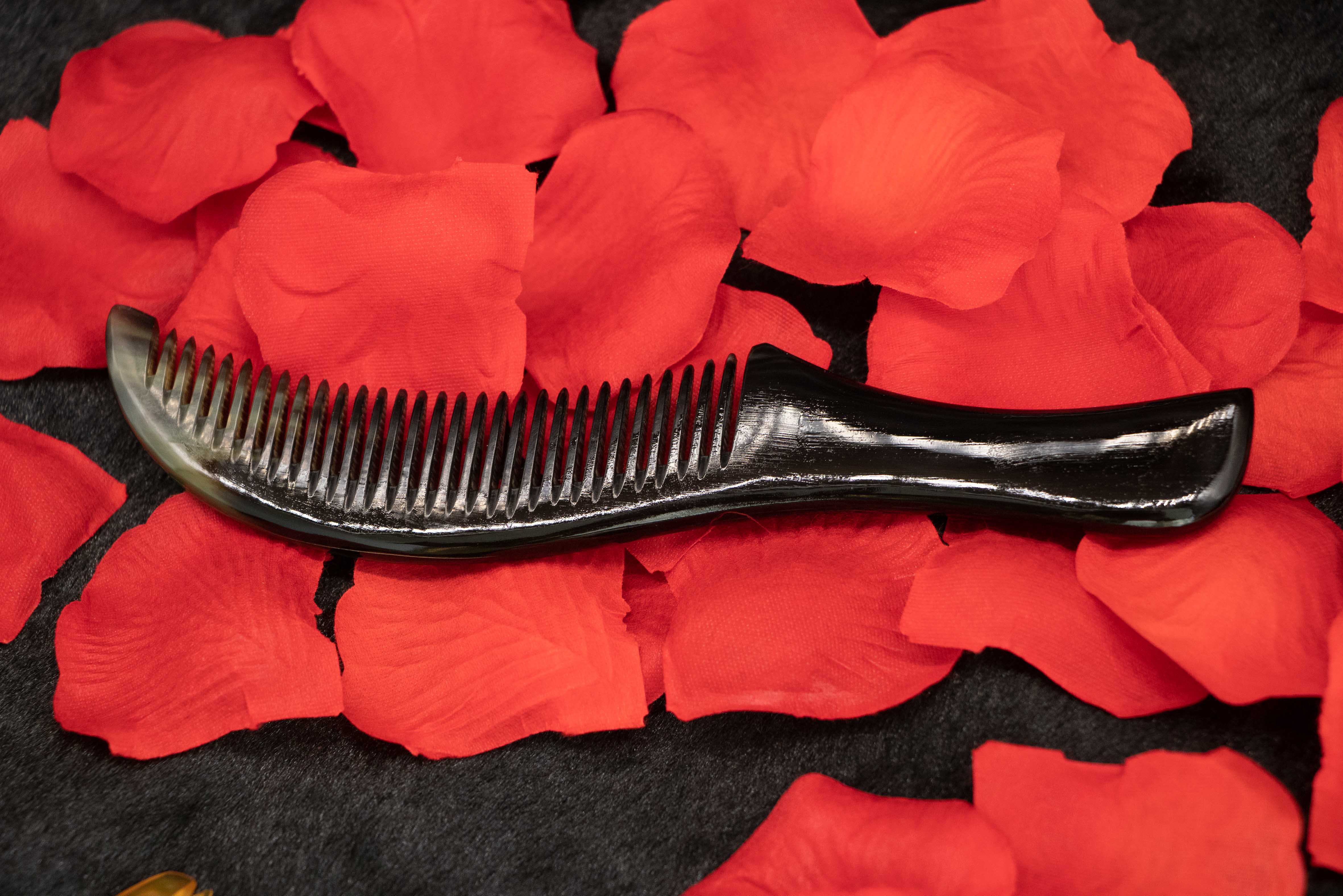 牛角梳价格一般多少,白水牛角梳真假图片