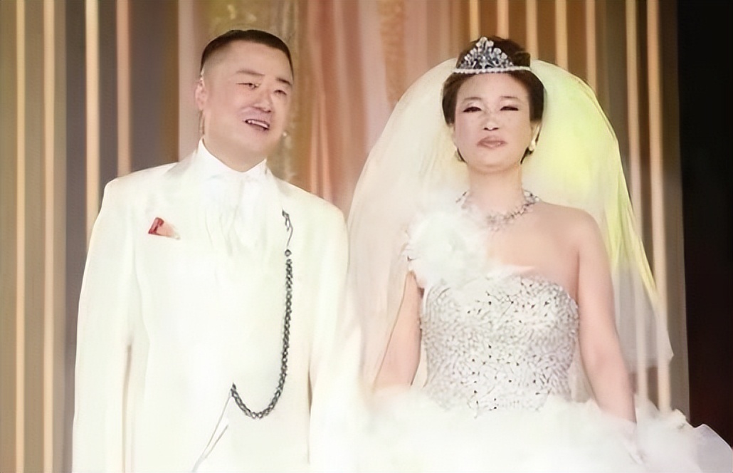 温州女富豪胡洁：前夫贪污出逃，她带女儿甘当小三，二婚嫁周立波