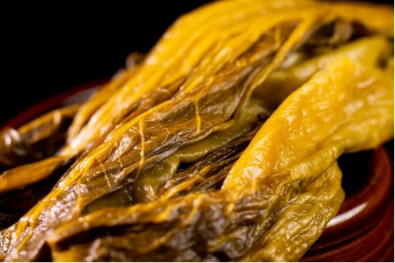 淘米水不加盐腌制酸菜方法,淘米水酸菜腌了5天还不酸