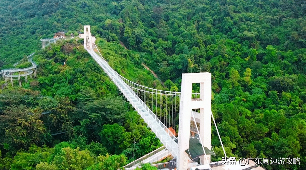 宝晶宫天鹅湖温泉酒店玩水,宝晶宫天鹅湖温泉酒店泳池恒温吗