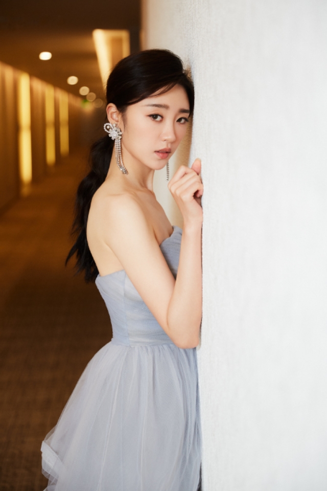 黑红小花张月：质疑整容上位不雅，演绿茶遭网暴，新剧逆转口碑