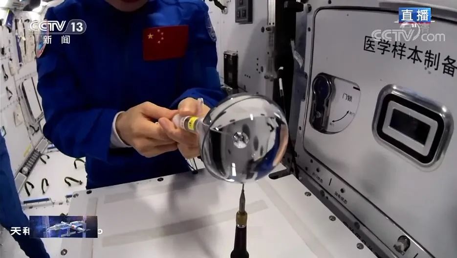 王亚平水球实验原理,王亚平水球开花原理