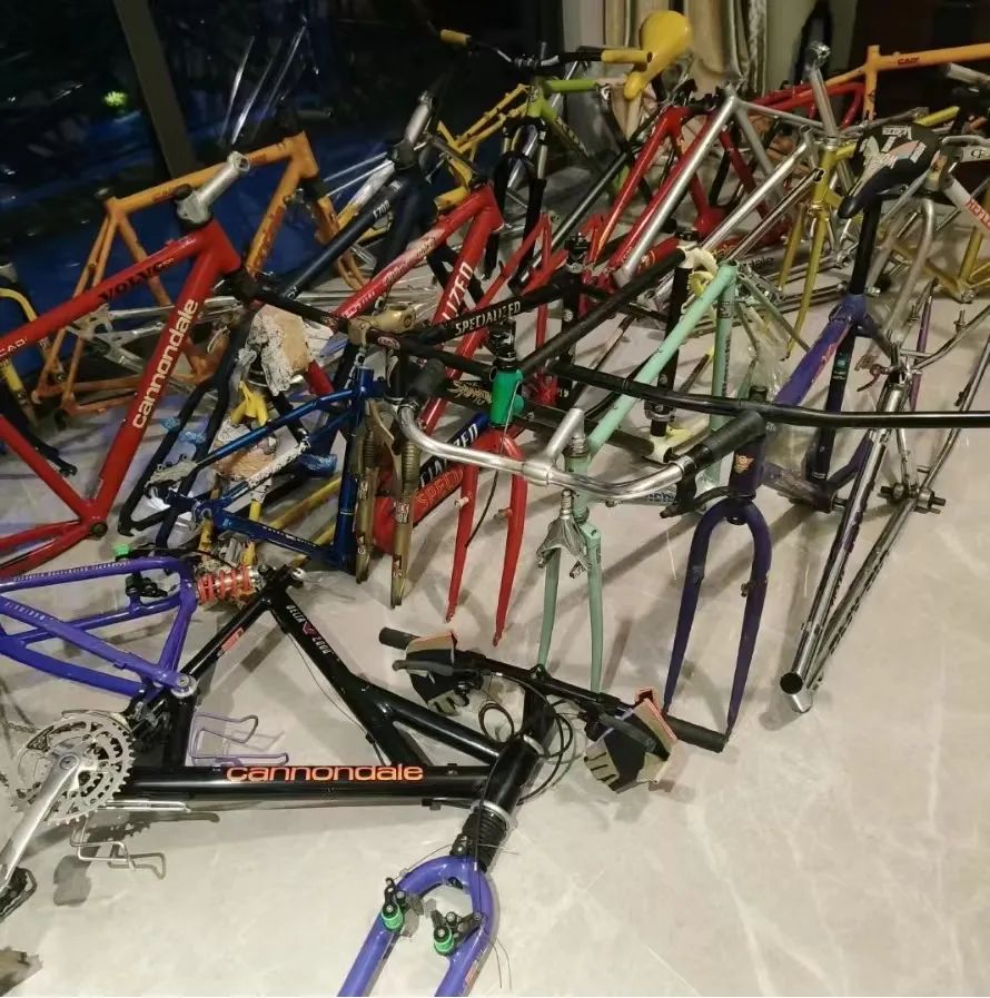 买一辆十多万的自行车,十多万辆的自行车是谁在买