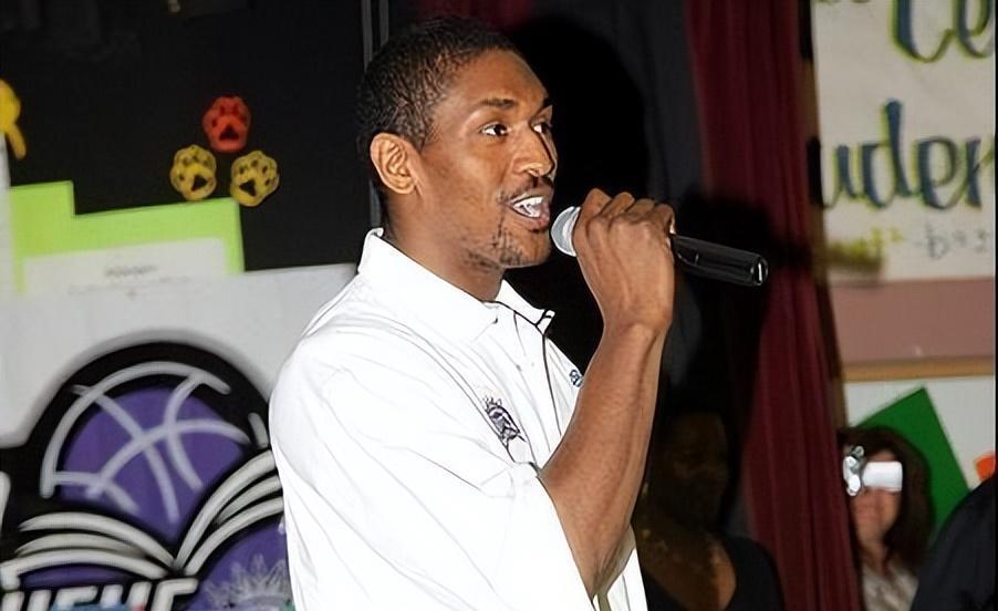 中国女歌手爱上外籍黑人,同居后被家暴至肛裂,如今40岁无人敢娶