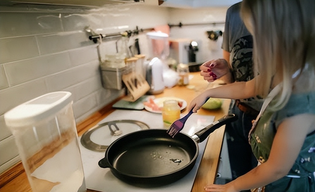 铁锅不锈钢不粘锅哪个更好更健康,德国316五层不锈钢不粘锅炒锅购买