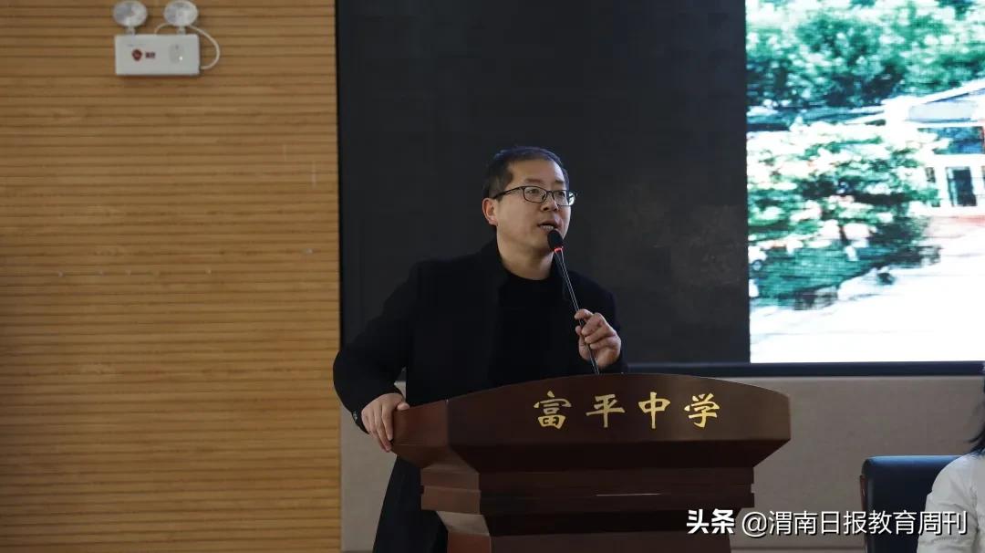 回母校给学弟学妹加油,大一新生回高中母校报喜