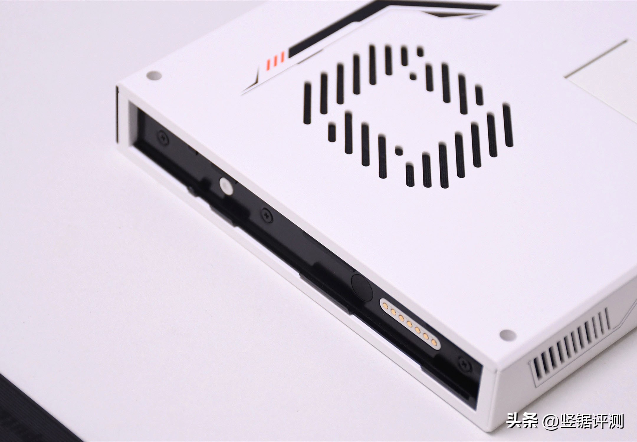 掌机多面手onexplayer2掌机评测,8.4英寸的掌机