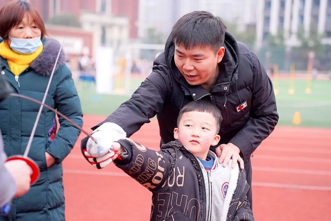 家长参观学校对学校的赞赏,蓝港外国语学校活动