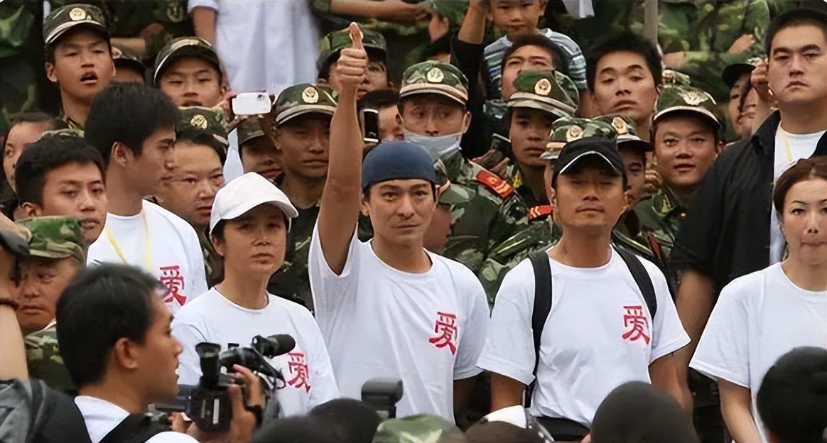 汶川地震哭泣的女主持人,汶川地震哭着播报主持人现状