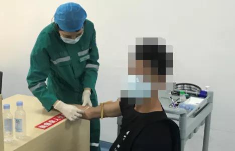 男子开车被追尾怎么处理,男子开车疲劳驾驶下一秒追尾