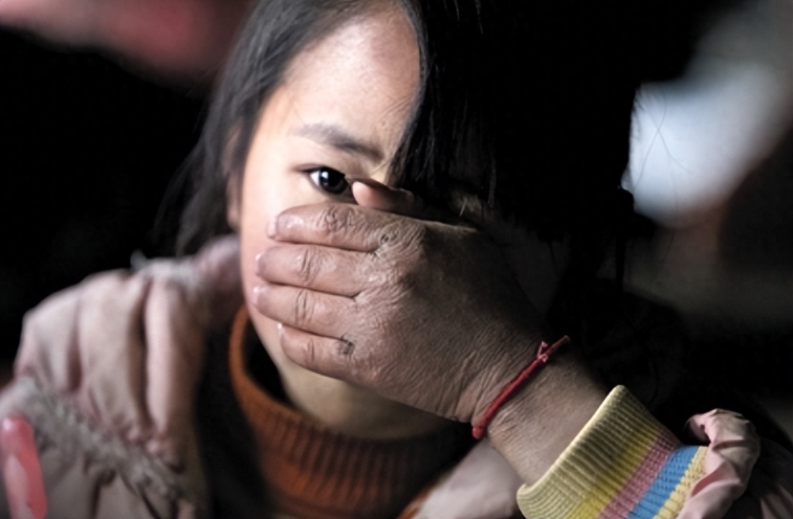 30岁女护士与男医生家中发生关系,因内衣引发血案,丈夫被判死刑