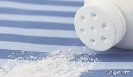 天气再热不能给孩子穿什么,孩子夏天特别热需要擦痱子粉吗