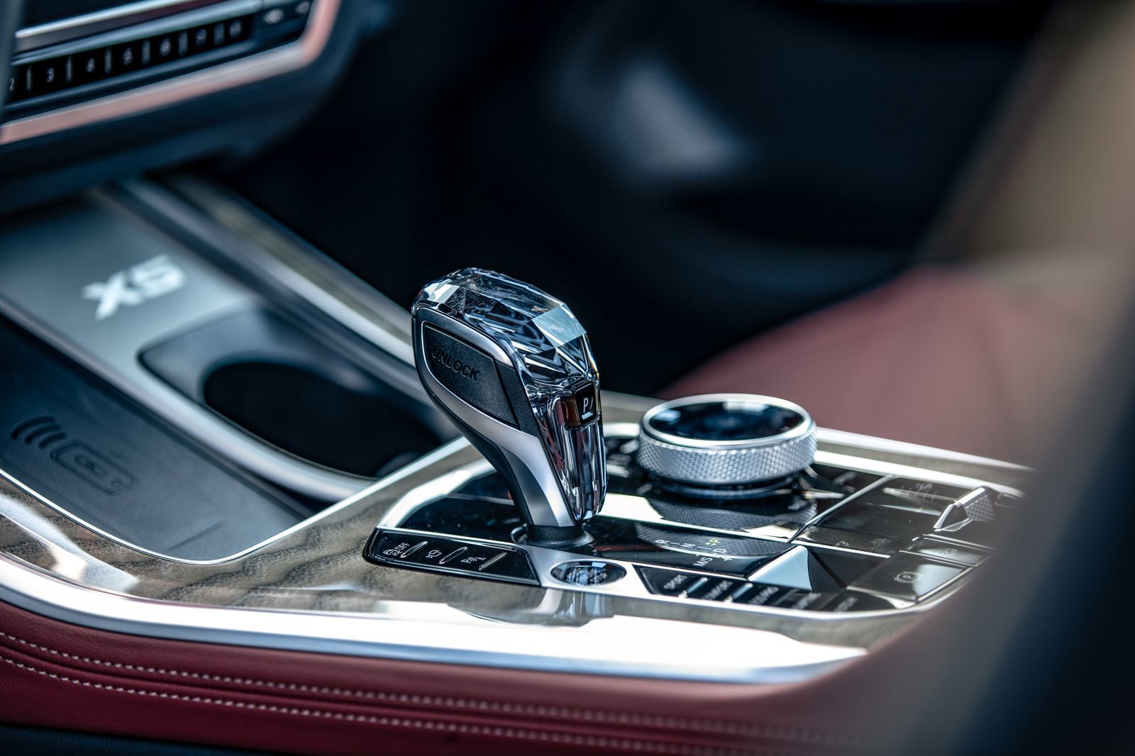 宝马x5新款尊享版2022款夜间试驾,试驾宝马x5新车型