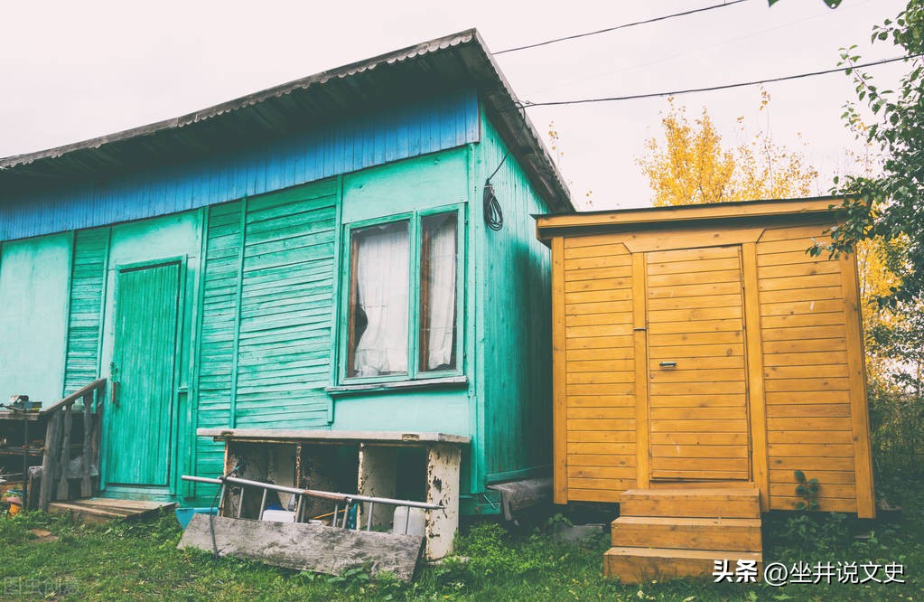 萌娃掉进茅坑被奶奶拉着讨七家饭,萌娃掉进奶奶家旱厕