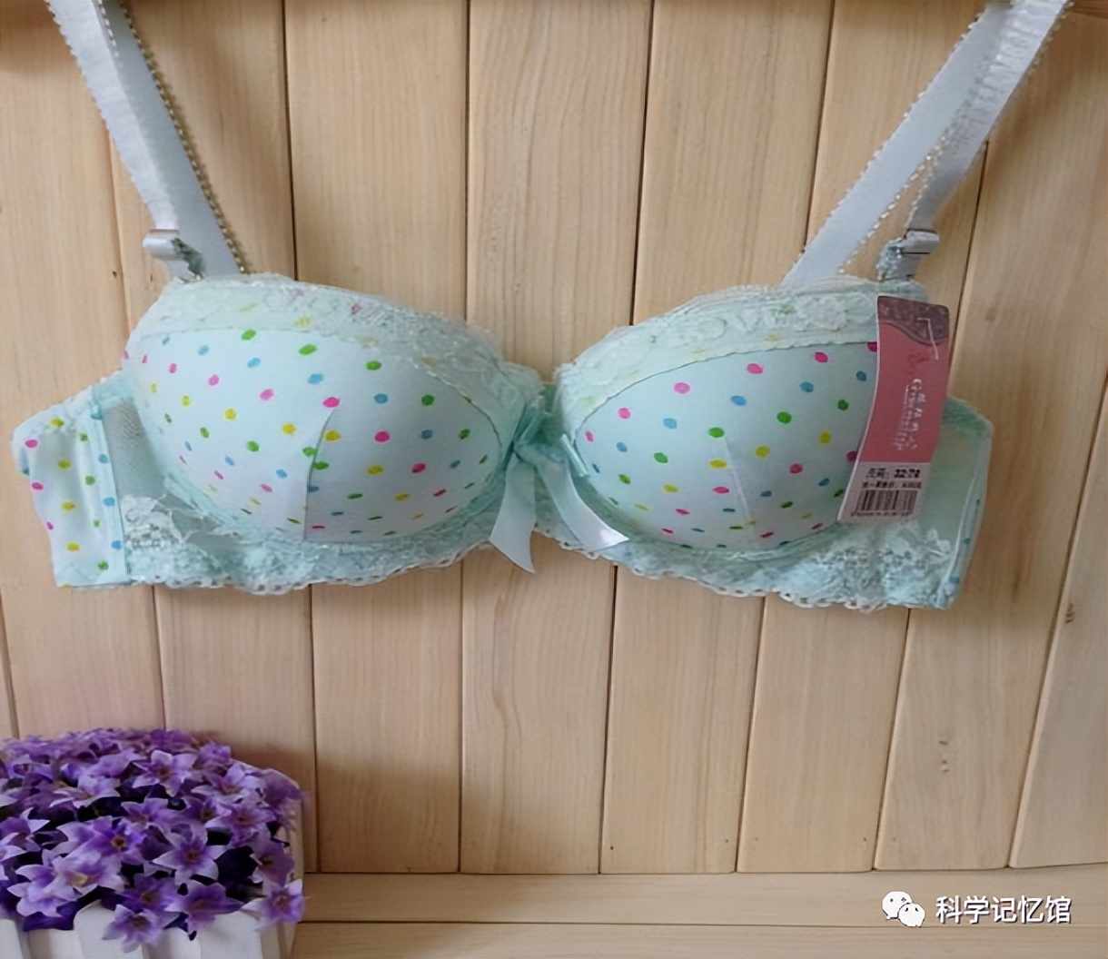 为什么女性内衣上总是有蝴蝶结,内衣上有个蝴蝶结