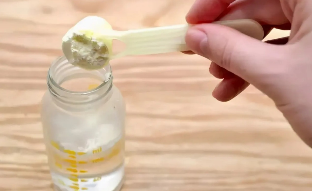 宝宝的奶粉怎么调换,宝宝换新奶粉怎么吃法