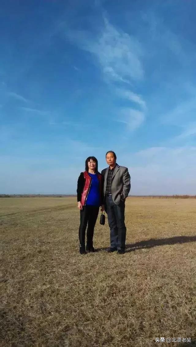 回家过年，只为给爱人燃烛焚香，上坟请灵