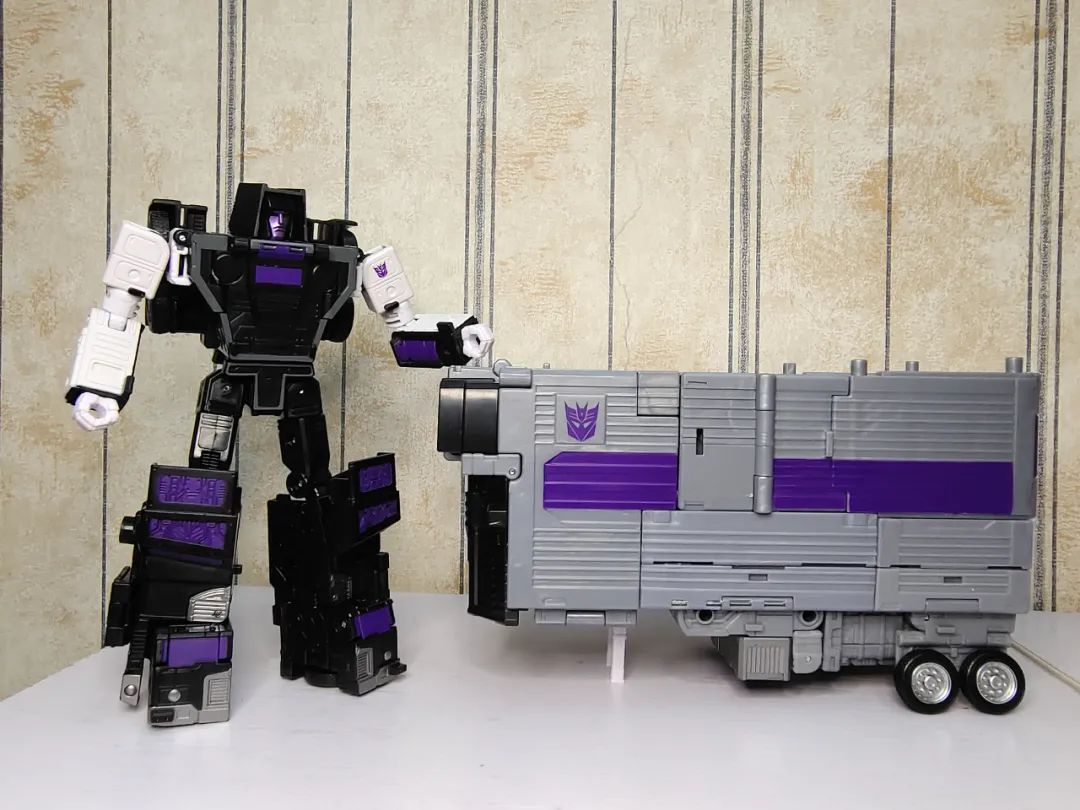 合体嘛，不寒碜——传世指挥官级汽车大师开箱测评