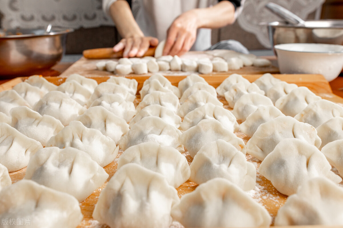 煮饺子不要鼓包,煮饺子千万不要直接捞出