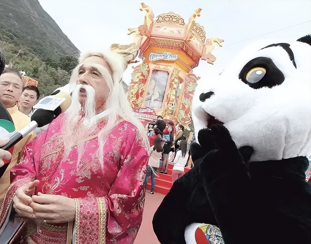 犹太商人拒绝美籍，携百亿加入中国籍，被人说成疯子，坚称不后悔