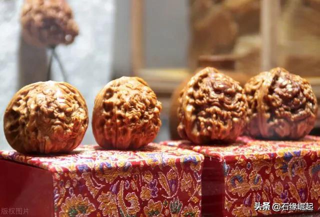 用2000目的砂纸抛光文玩核桃,文玩核桃先包浆还是先抛光