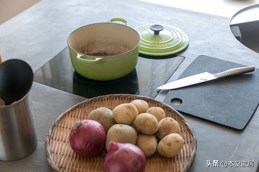 退休阿姨独居生活,60岁退休阿姨晒出独居生活照