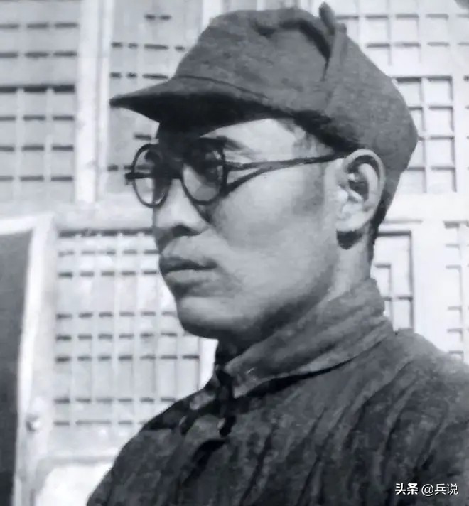 建国初期“五马进京”，哪几位有资格授元帅？邓公是其一