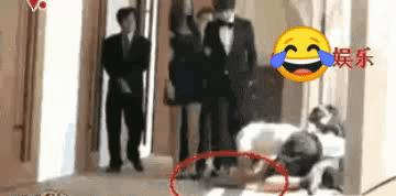 假胸、假屁股、假腹肌、假肩膀，这些明星身上还有什么是真的？