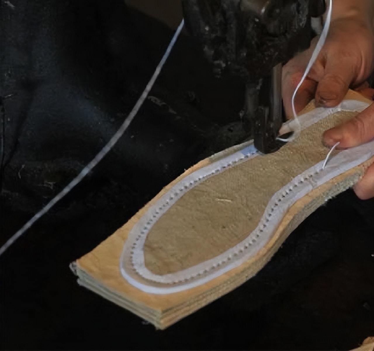 *小平邓**为什么说：这是家乡人给我穿的“小鞋”