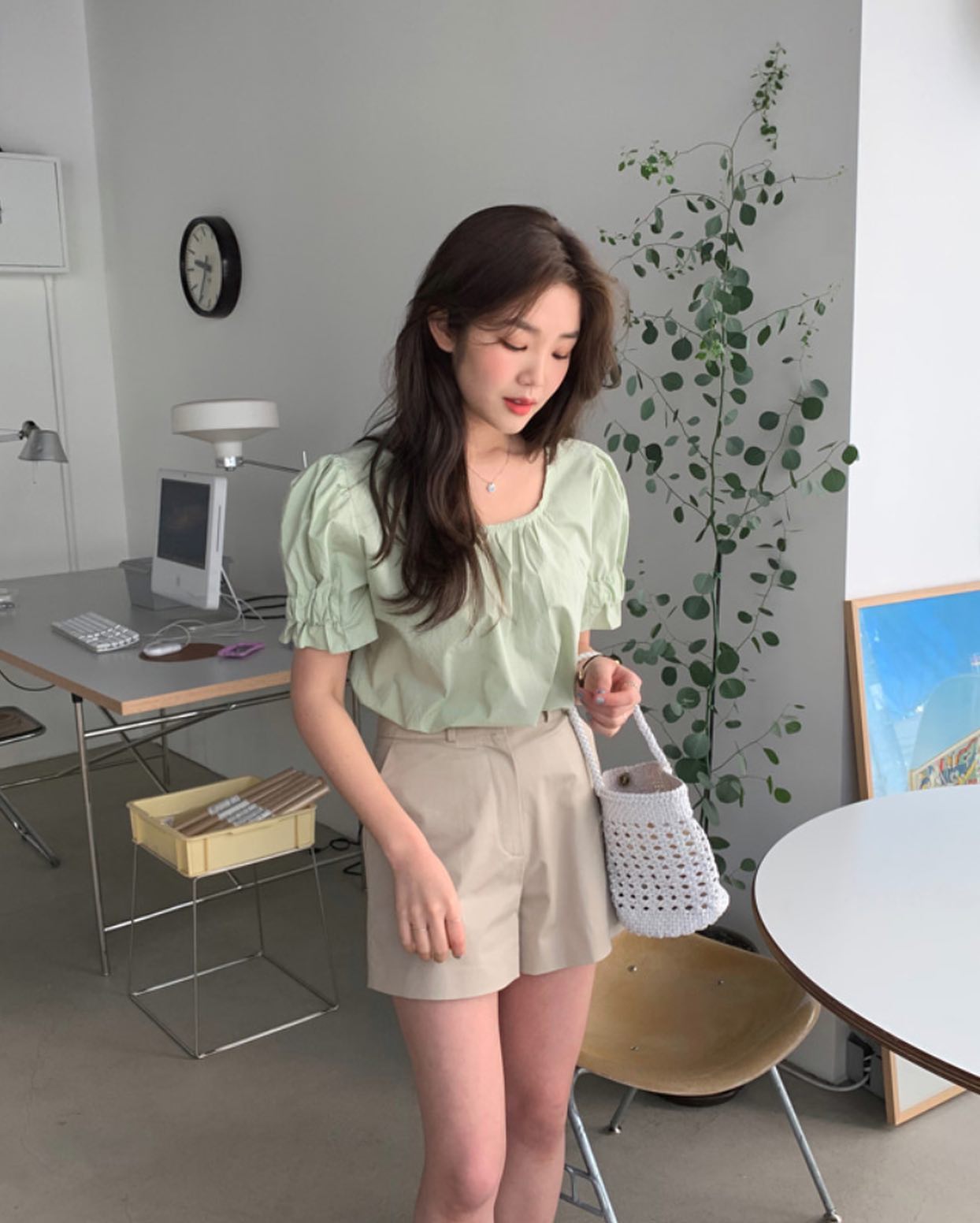 低调大方的韩式穿衣搭配,韩式慵懒风衬衫搭配连衣裙