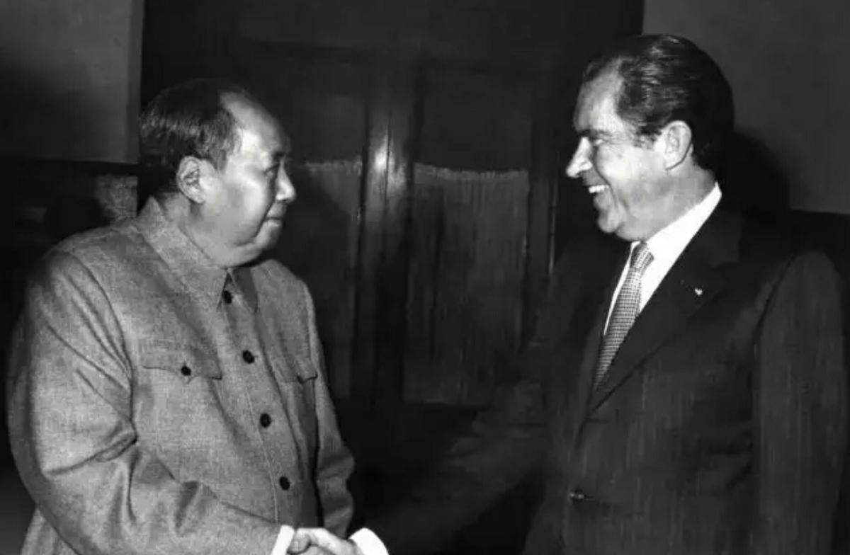 中越开战前，*小平邓**出访美国巧用奇谋，致使苏联百万大军不敢妄动